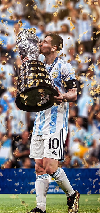 Lionel Messi - ngôi sao sáng nhất của bóng đá thế giới đã có mặt tại giải bóng đá Nam Mỹ lần này. Anh sẽ cho chúng ta những pha bóng siêu hạng cùng những đường chuyền và dứt điểm điêu luyện. Đừng bỏ lỡ cơ hội để được chứng kiến ​​Messi chơi bóng trên sân!